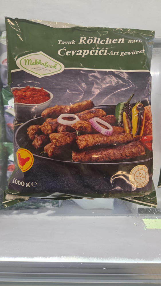 Tavuk cevapcici fijngesneden kippenvlees met specerijen